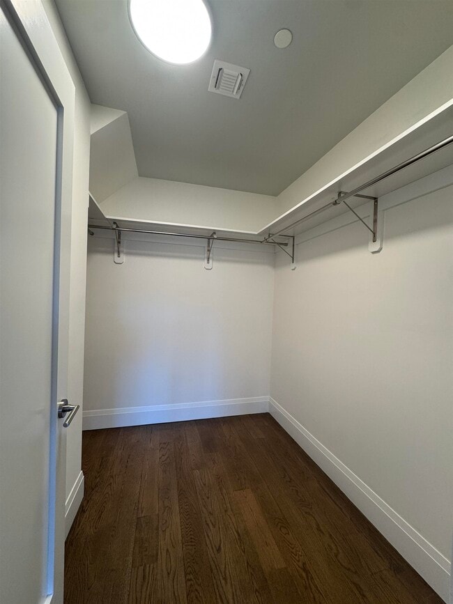 Building Photo - 16 Bright St