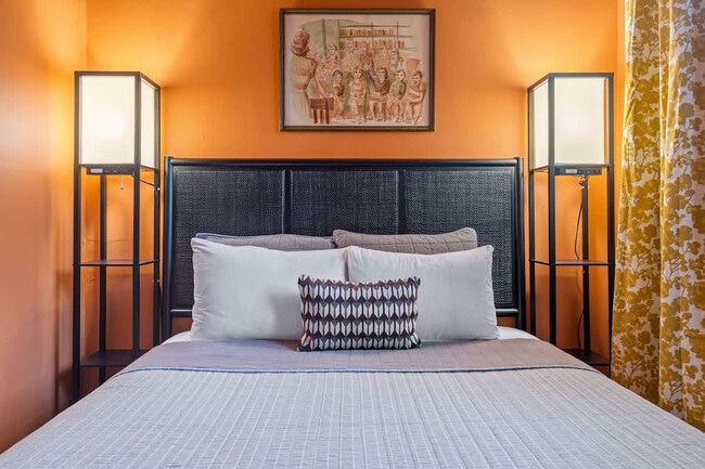 Building Photo - 3536 N Racine Ave