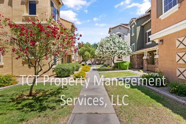 Building Photo - Freshly Updated Townhouse in Gilbert!