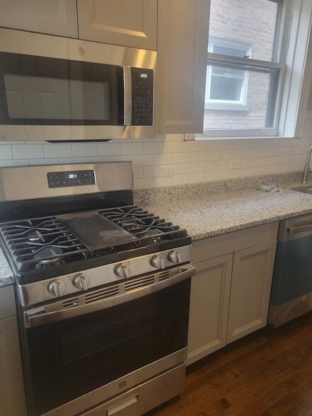 Building Photo - 7918 S Essex Ave