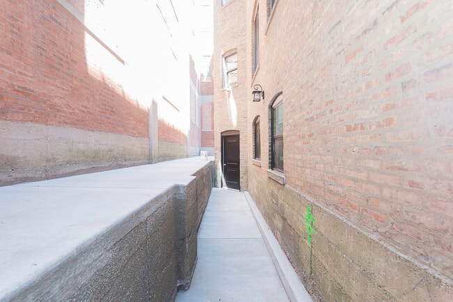 Building Photo - 4117 S Michigan Ave