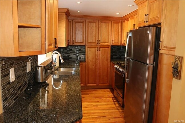 Building Photo - 623 Temple Ln