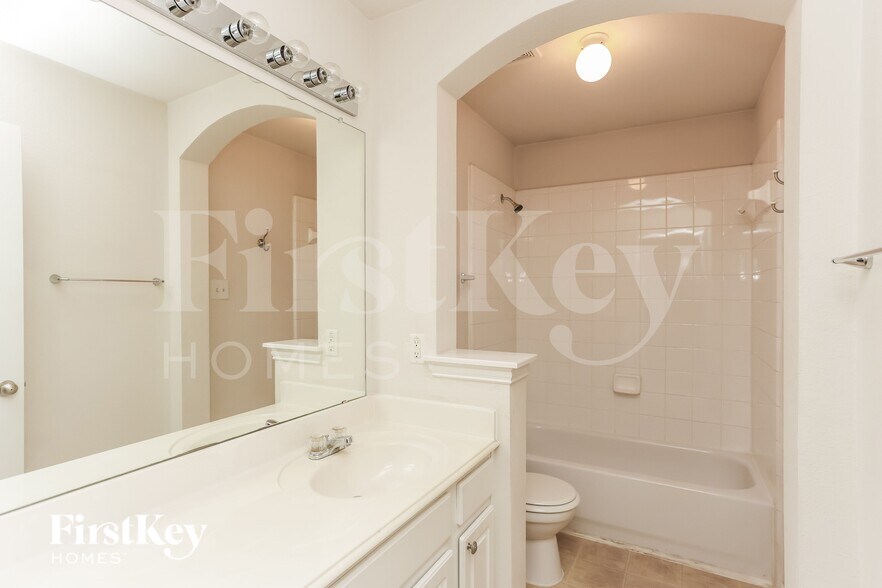 Building Photo - 3213 Bloomfield Trail