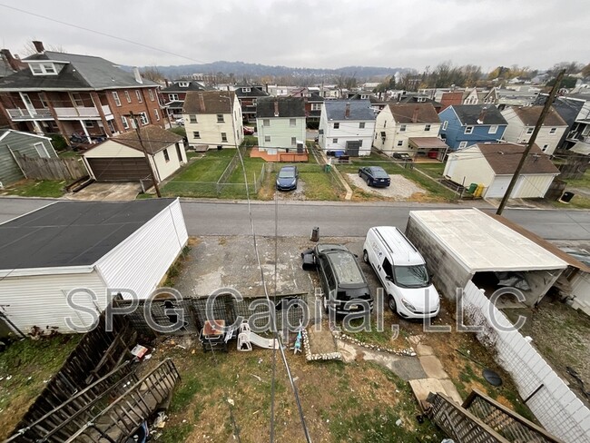 Building Photo - 932 W Princess St