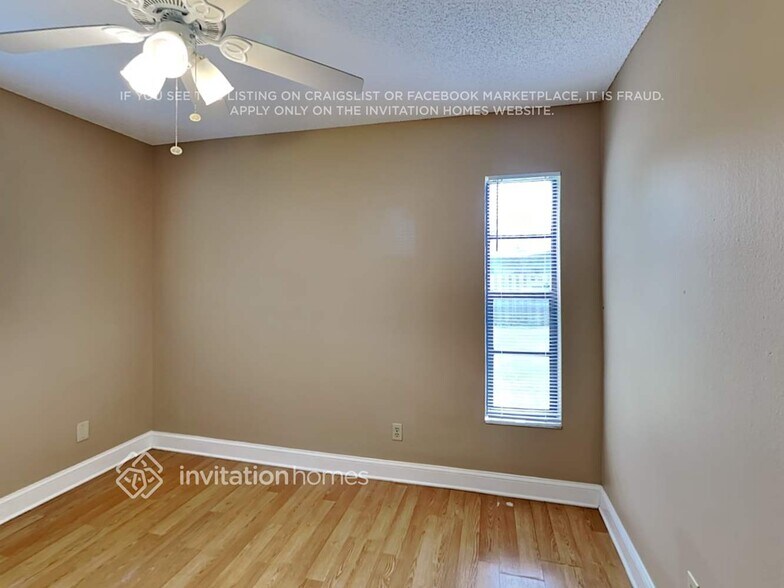 Building Photo - 3040 Oak View Dr