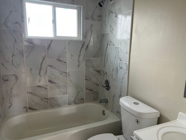 Building Photo - 223-227 W Curtis St.