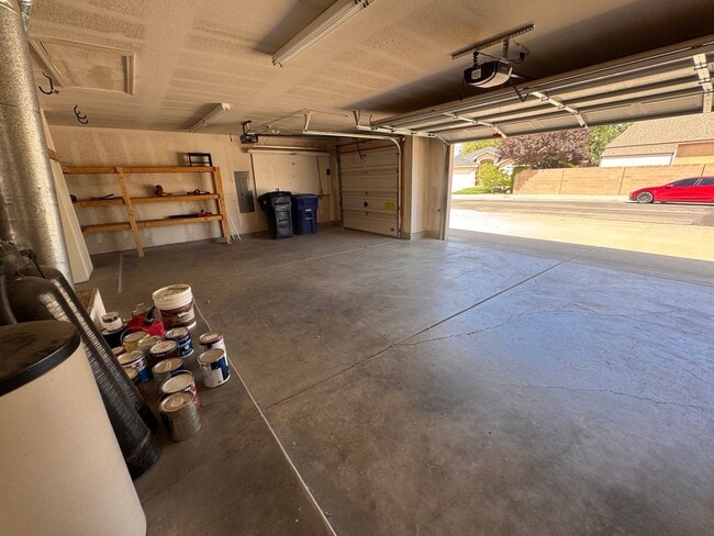Building Photo - 9701 Tapatio Dr NW