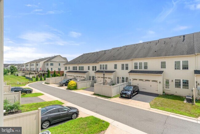 Building Photo - 42524 Rowderbury Square
