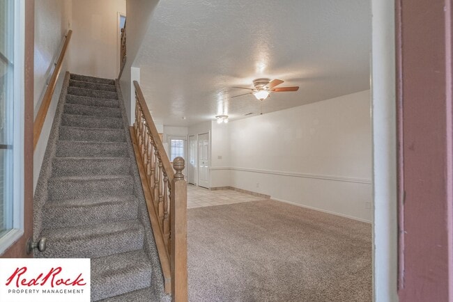 Building Photo - Charming 2 Bedroom Townhome