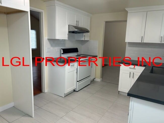 Building Photo - 1470 Pebblewood Dr