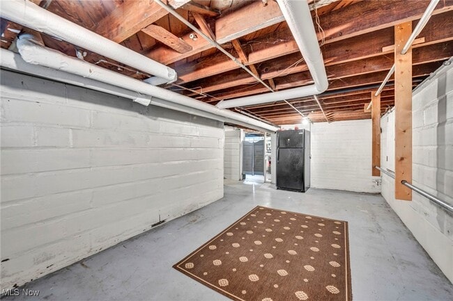 Building Photo - 22400 S Woodland Rd