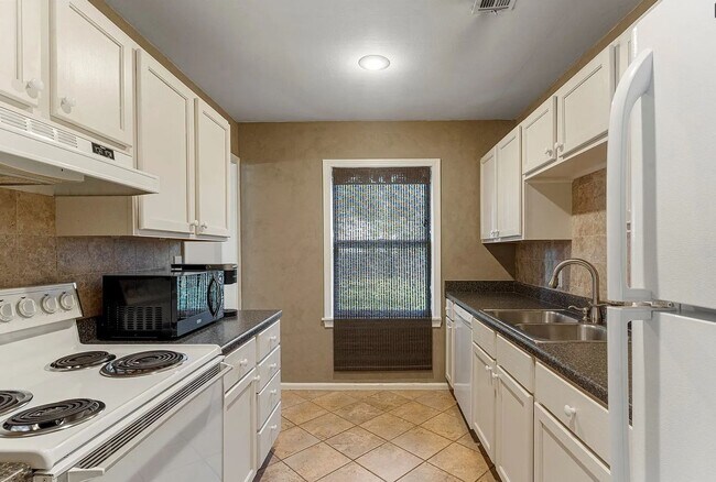 Building Photo - Located in the heart of Brookside, this inviting home sits on a spacious, fully fenced corner lot.