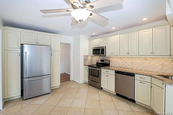 Building Photo - 860 Beckman Dr