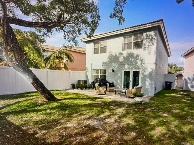 Building Photo - 3318 Blue Fin Dr