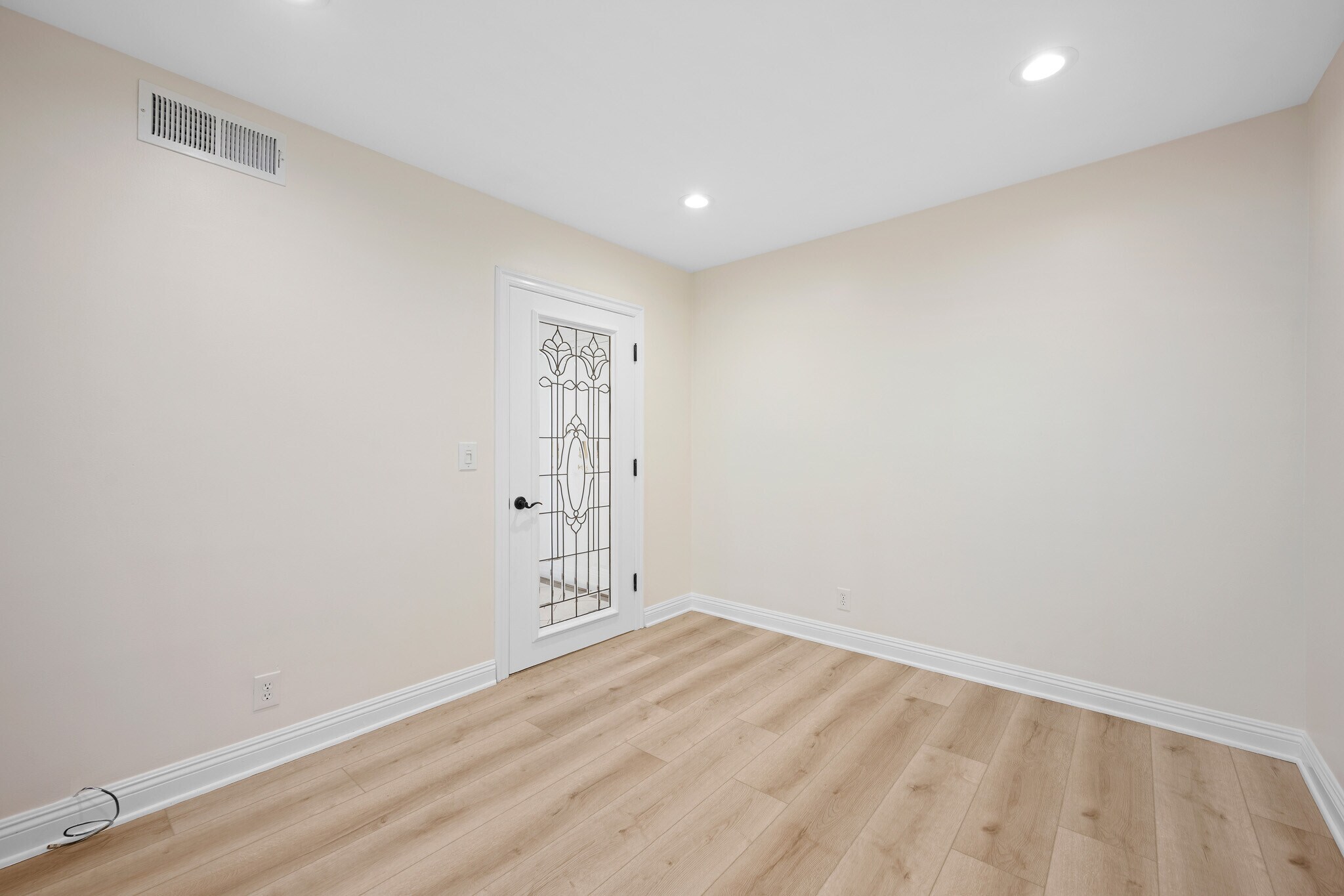 Building Photo - 14141 Dickens St