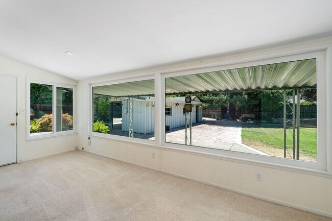 Building Photo - 3220 Fieldcrest Dr