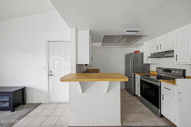 Building Photo - 461 W Holmes Ave