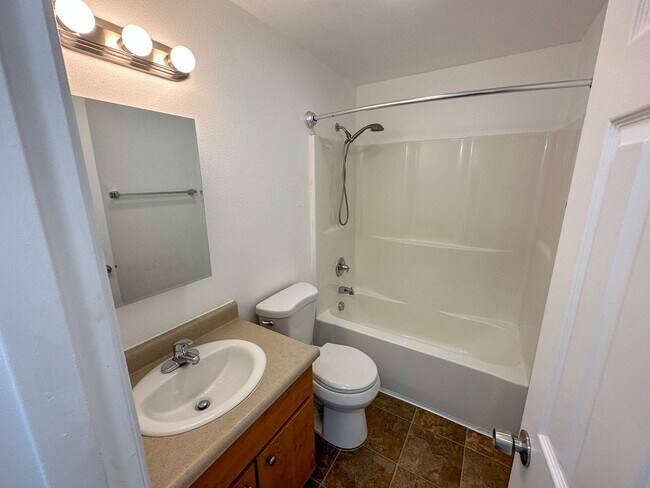 Building Photo - 3446-3462-3462 Hadley St NE