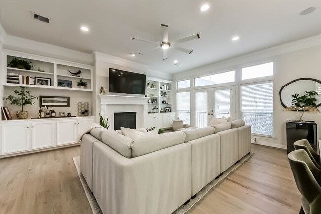 Building Photo - 4515 Lillian St