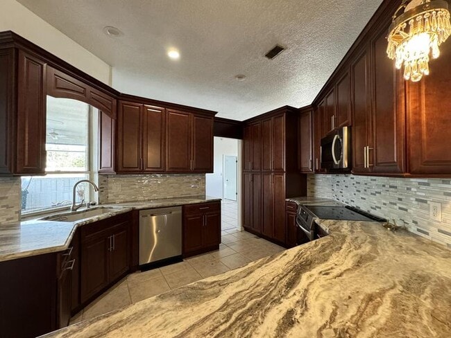 Building Photo - 664 Wyckliffe Pl