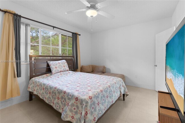 Building Photo - 2486 Centergate Dr