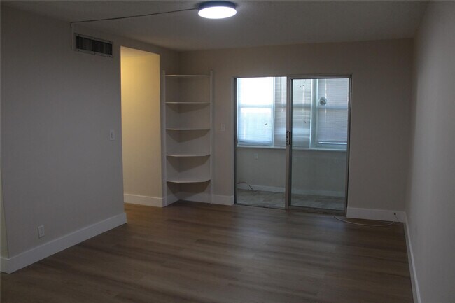 Building Photo - 1720 Funston St