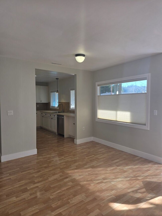 Building Photo - West Side Petaluma Gem- Beautiful 3 bedroom 2 bathroom