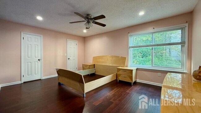 Building Photo - 5 Viburnum Ct