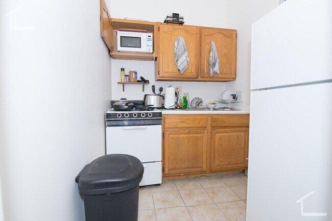 Building Photo - 1254 Commonwealth Ave