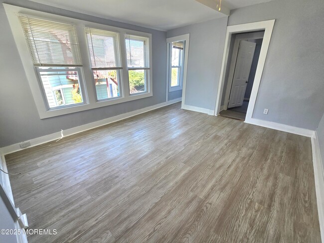 Building Photo - 513 Sewall Ave