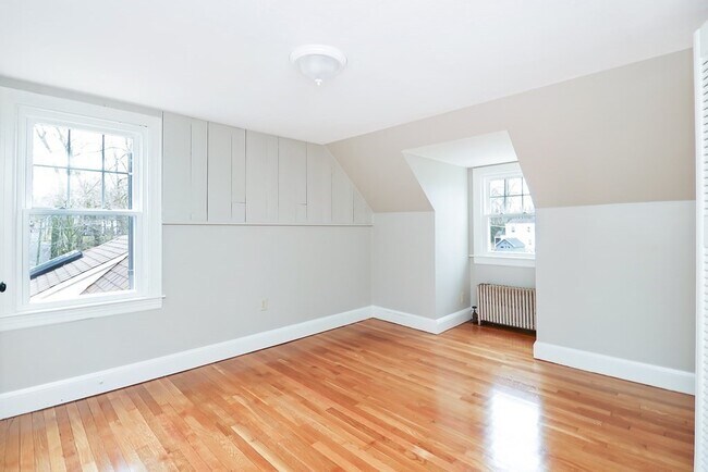 Building Photo - 142 Elmwood Ave