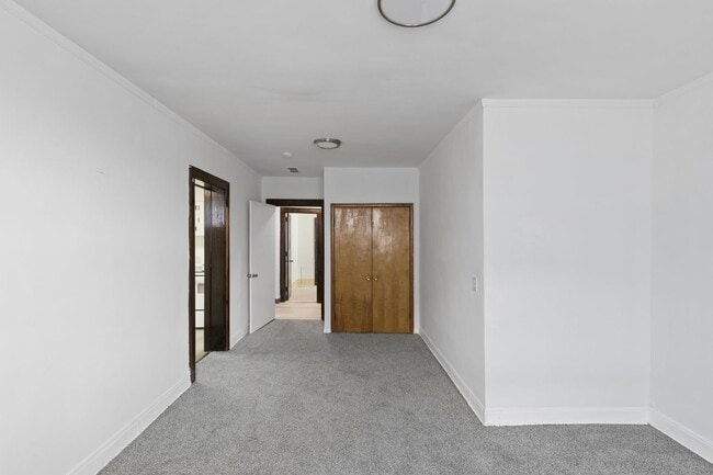 Building Photo - 2 N Huron St