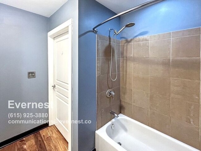 Building Photo - Modern 1-Bedroom Condo with Prime Location...