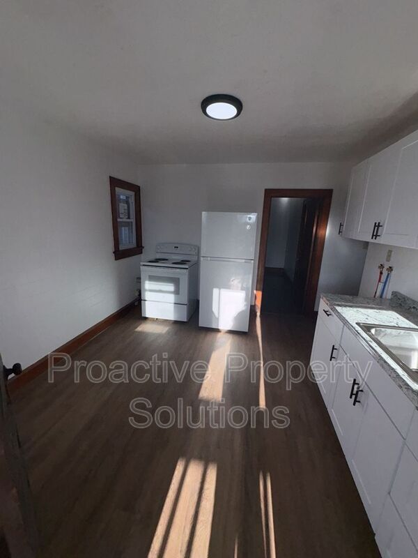 Building Photo - 532 Alder St