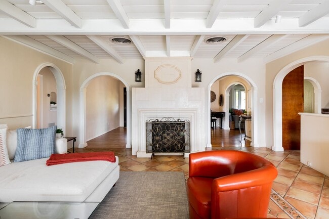 Building Photo - Movie Colony Oasis - Peaceful, Walk to Downtown (Monthly Only - No Long Term)
