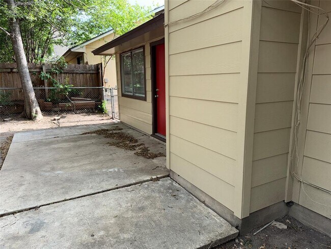 Building Photo - 7318 Lunar Dr