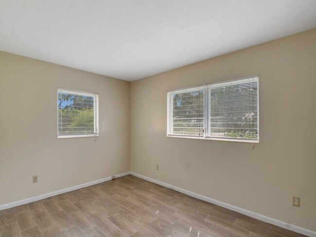 Building Photo - 7502 Pacific Ave