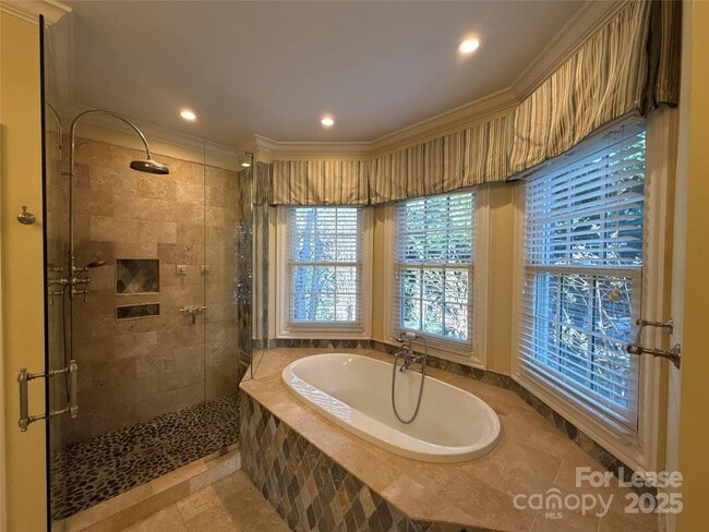 Building Photo - 1109 S Kings Dr