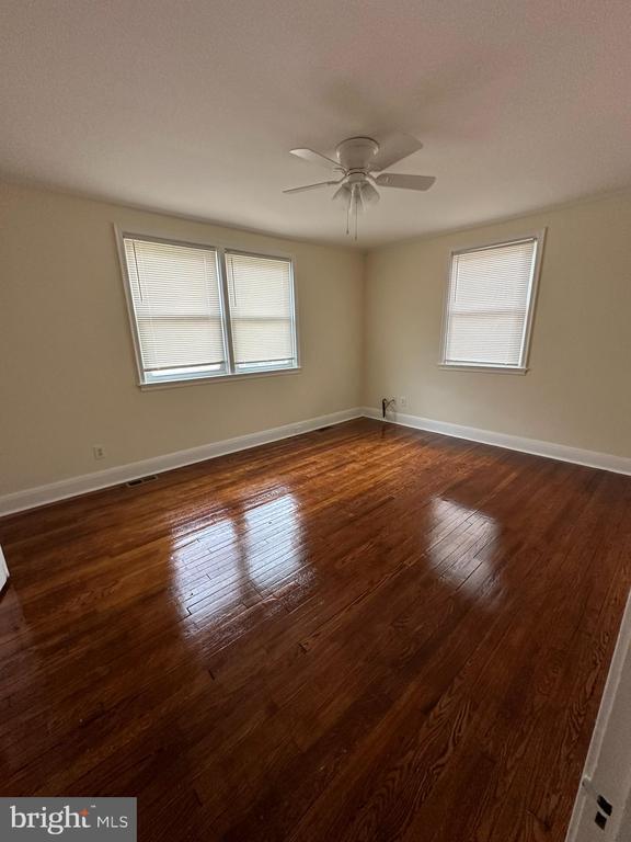 Building Photo - 9 E Overlea Ave