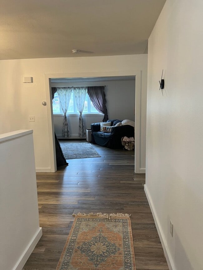 Building Photo - Duplex-Lower Unit in Aurora Subdivision