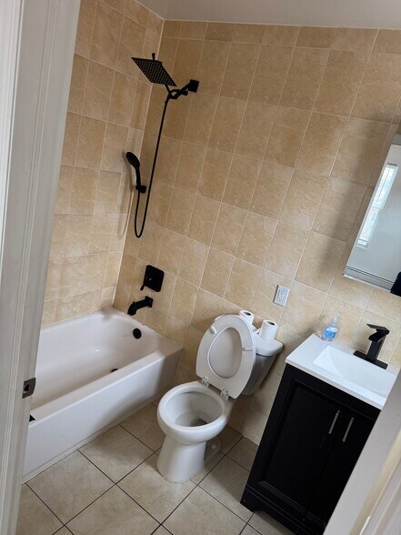 Building Photo - 1027 Wilcox Ave