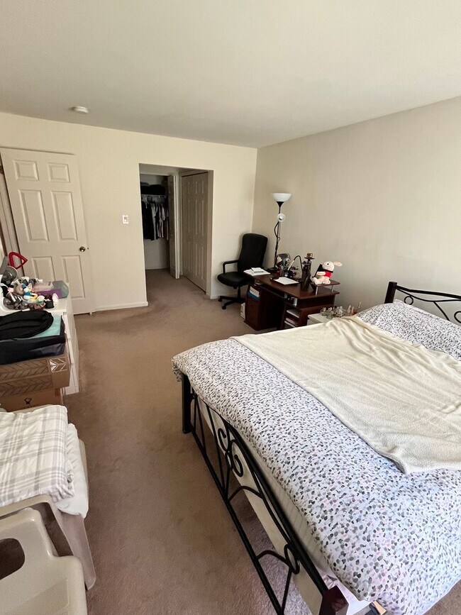 Building Photo - 2 Bed 2 Bath Condo in Council Rock School ...