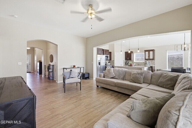 Building Photo - 13748 Villa Vista Ave