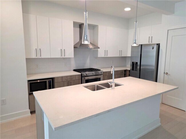 Building Photo - 775 Juniper St NE