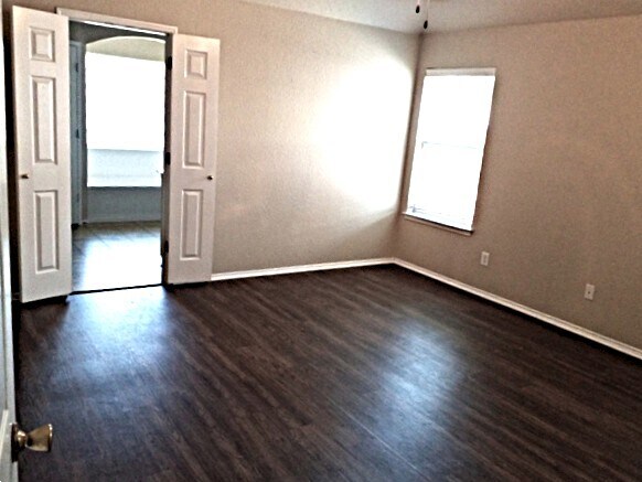 Building Photo - 733 Morgan Dr