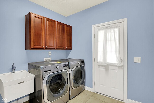 Building Photo - 13720 Akers Dr