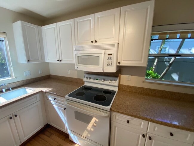 Building Photo - LOCATION, LOCATION, LOCATION!