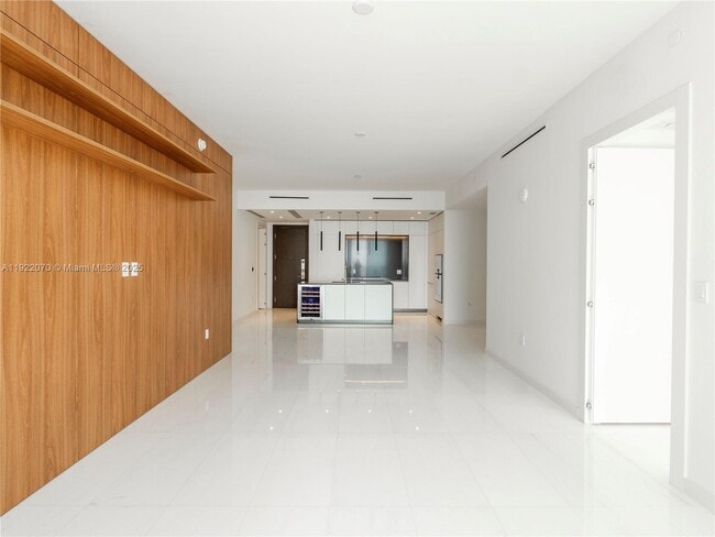 Building Photo - 300 Biscayne Blvd Way