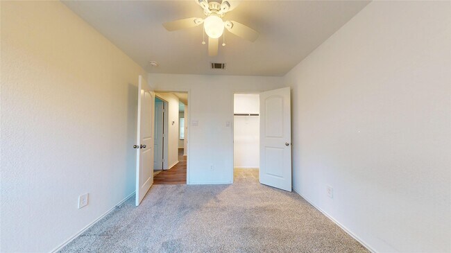 Building Photo - 16873 Short Pnes Dr