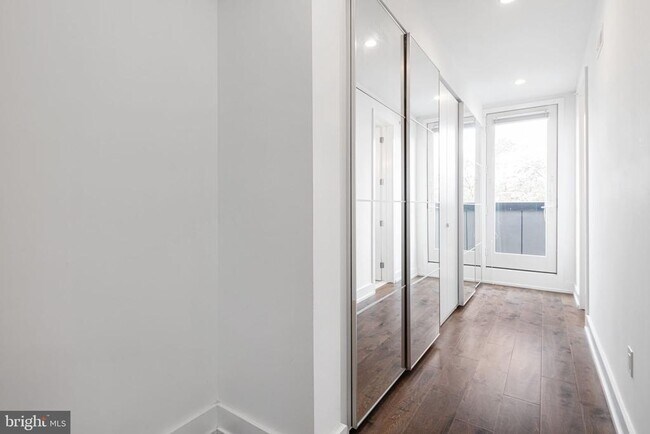 Building Photo - 1757 Waterloo St